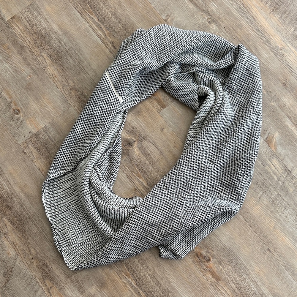Textured Black and White Knit Infinity Scarf from H&M